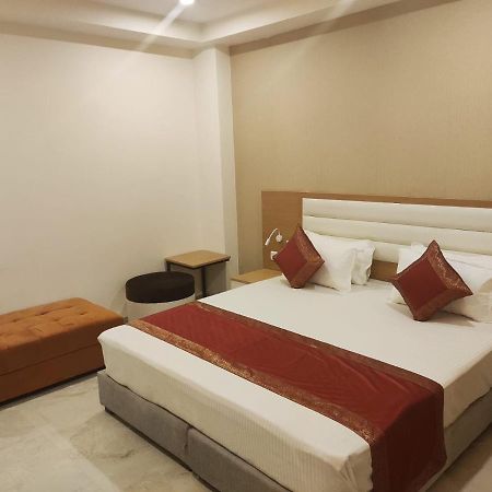 Hotel Xenia Varanasi Exterior photo