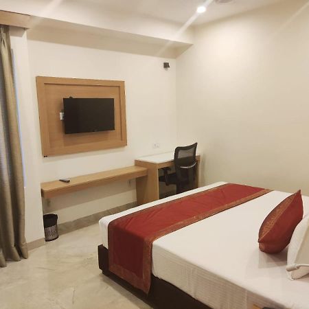 Hotel Xenia Varanasi Exterior photo