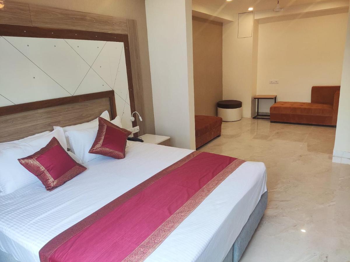 Hotel Xenia Varanasi Exterior photo