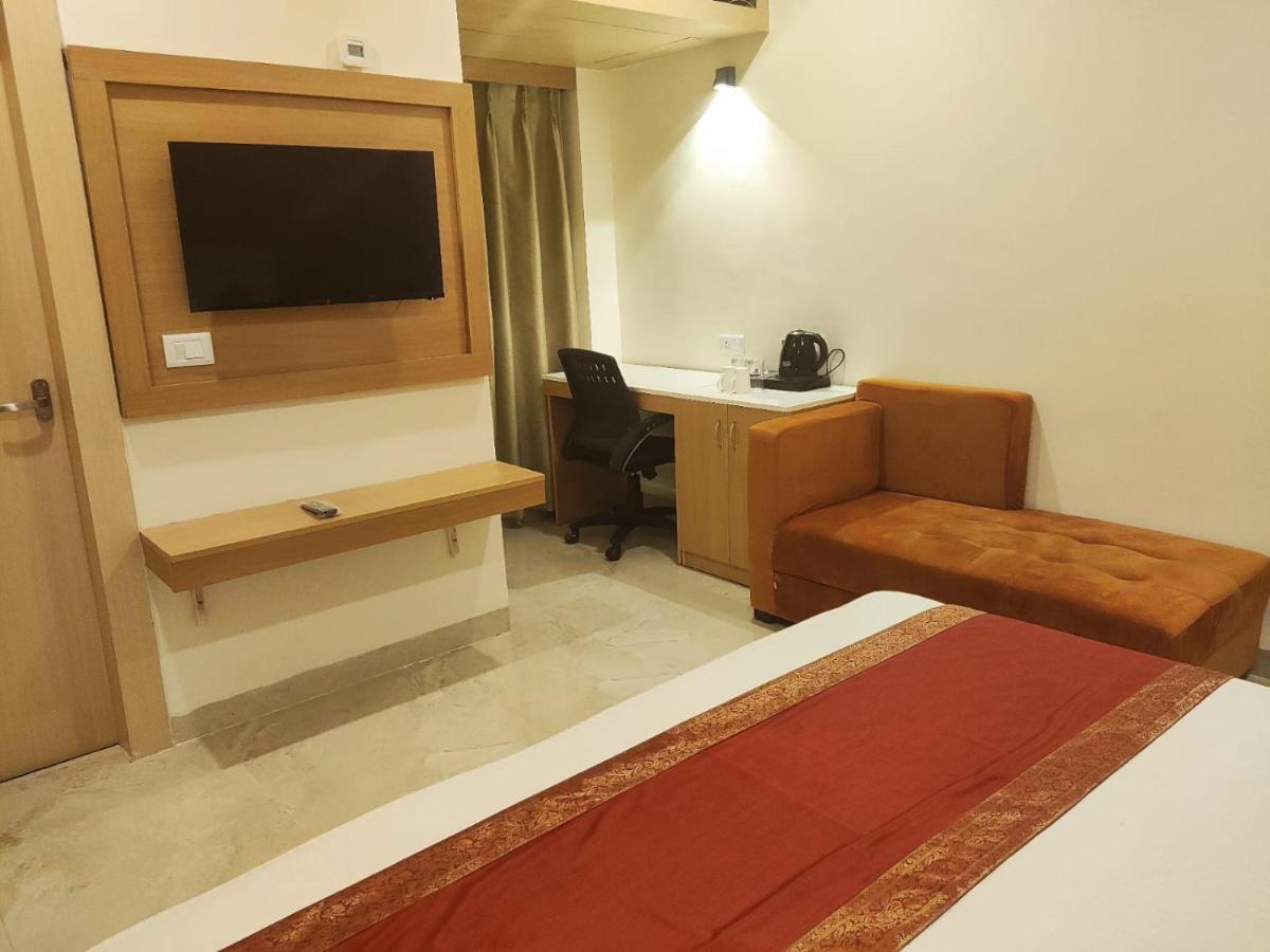 Hotel Xenia Varanasi Exterior photo