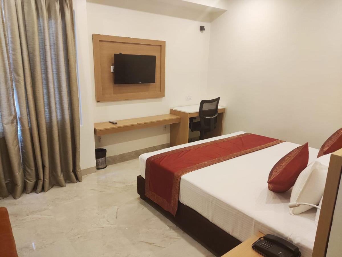Hotel Xenia Varanasi Exterior photo